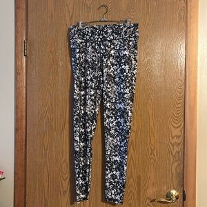 EUC Fabletics black, gray and white exercise plants size M